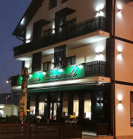 Casa Caroli Hotel Zsilvásárhely Kültér fotó