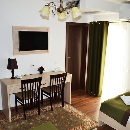 Casa Caroli Hotel Zsilvásárhely Kültér fotó
