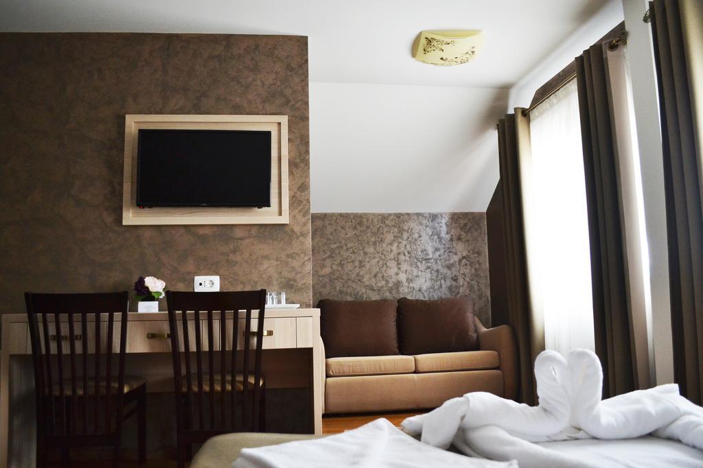 Casa Caroli Hotel Zsilvásárhely Kültér fotó