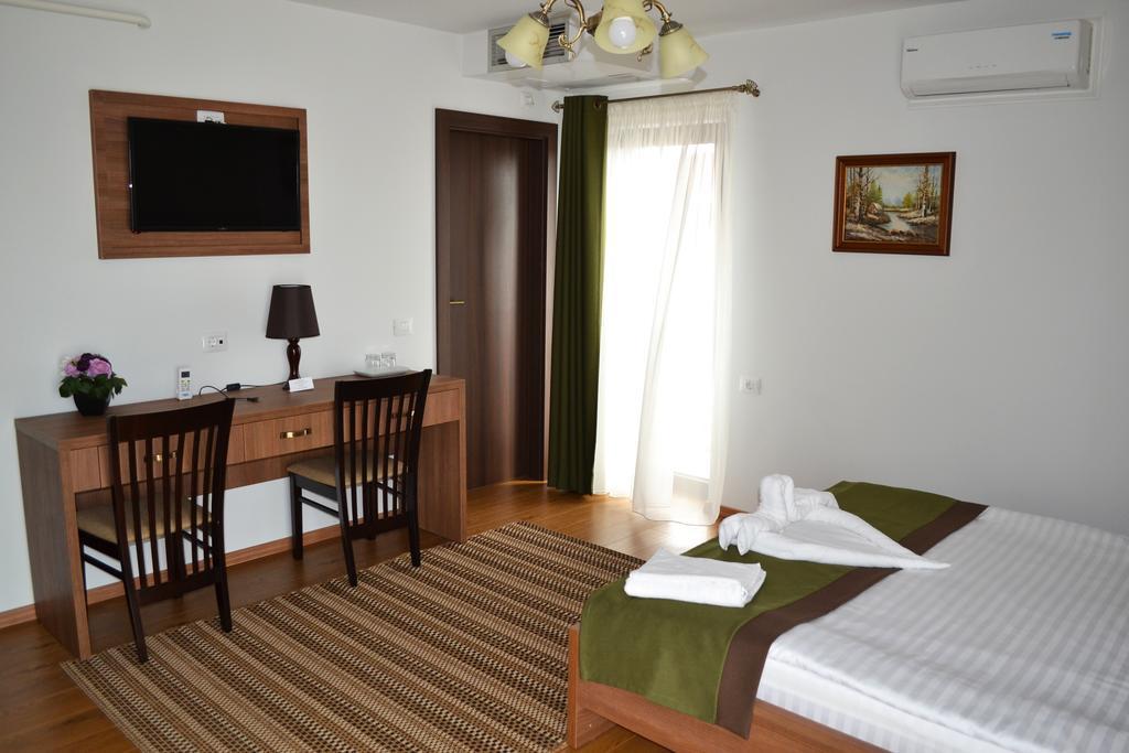 Casa Caroli Hotel Zsilvásárhely Kültér fotó