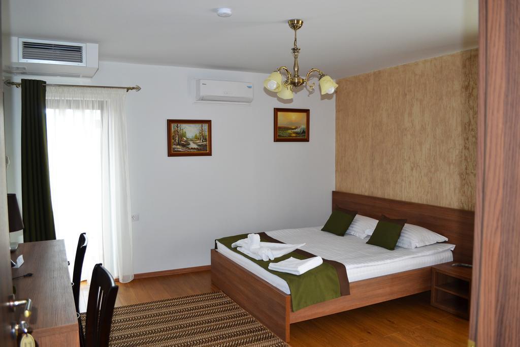 Casa Caroli Hotel Zsilvásárhely Kültér fotó