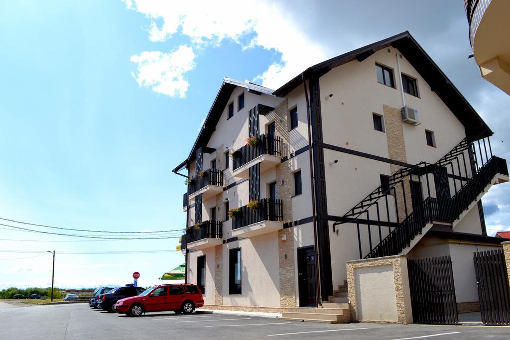 Casa Caroli Hotel Zsilvásárhely Kültér fotó